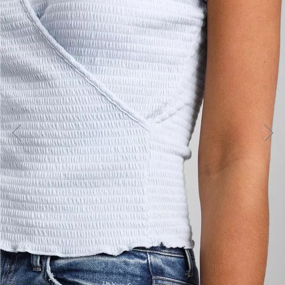 Paper Crane off white smocked crisscross short sleeve top. Women’s Medium - Picture 3 of 11